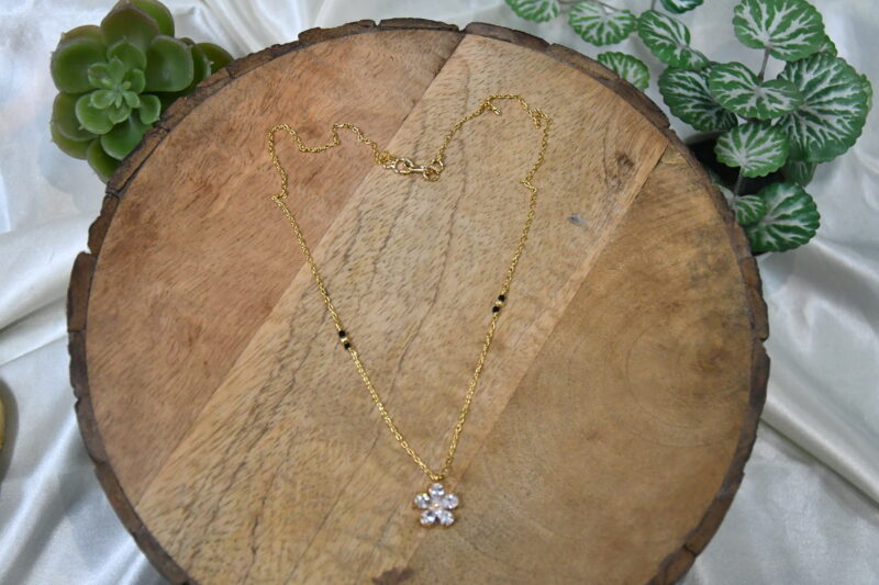 Simple Flower Diamond Black Beads NFBB07