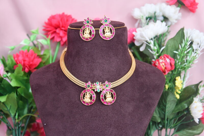 Kundan Lakshmi Set with Earrings NFN71