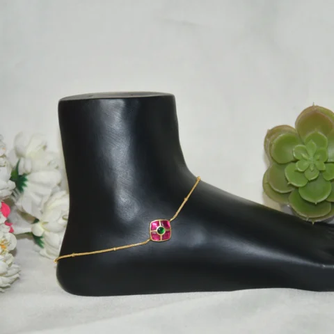 Diamond shape kundan anklets with gold finish and traditional stone setting by nischala fashions