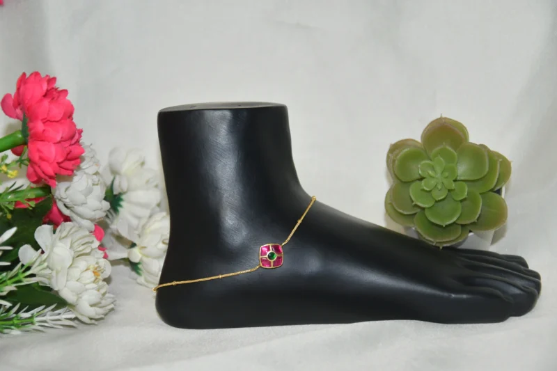 Diamond shape kundan anklets with gold finish and traditional stone setting by nischala fashions