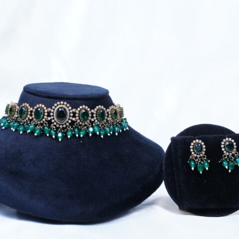 Victorian green choker necklace with earrings