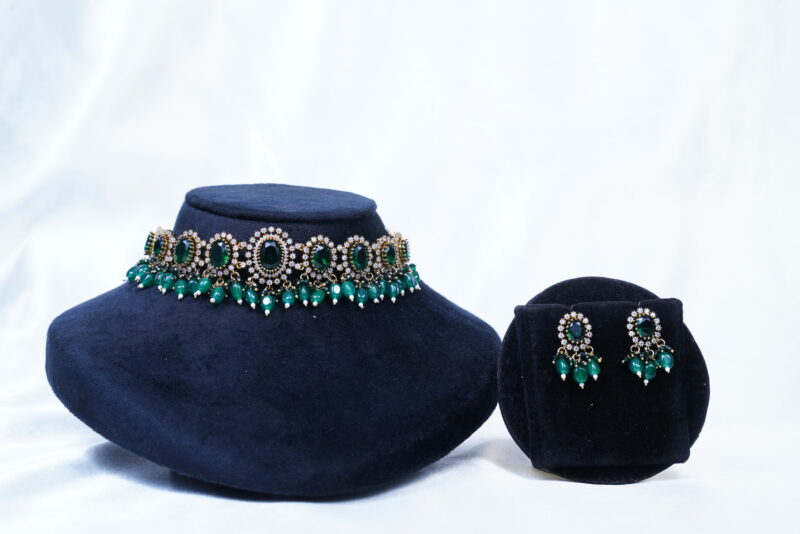 Victorian green choker necklace with earrings