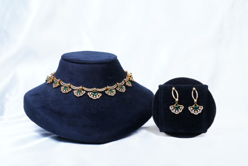 Simple flower necklace with earrings in green NFN123G