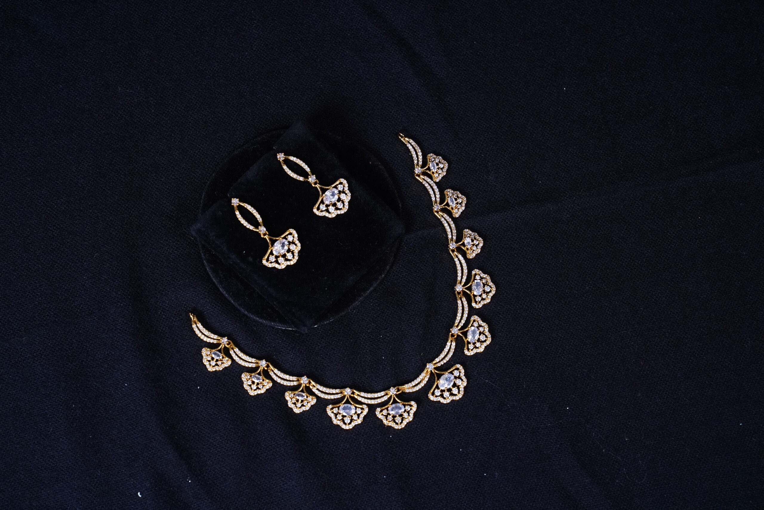 Simple flower necklace with earrings in white NFN123W - Image 4