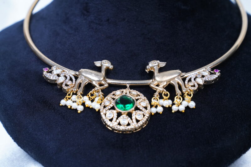 Deer hasli/kante necklace with earrings in green (NFN124G) - Image 2
