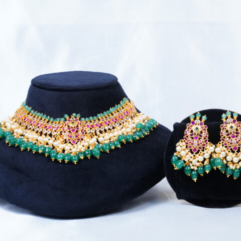 Guttapusalu kundan short necklace with earrings