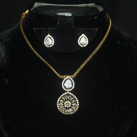 Simple nanpatti necklace with earrings in white NFN133W