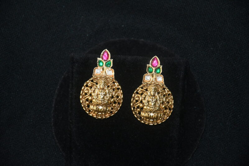 Antique Lakshmi round pendant with earrings NFP12 - Image 2