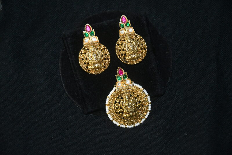 Antique Lakshmi round pendant with earrings NFP12