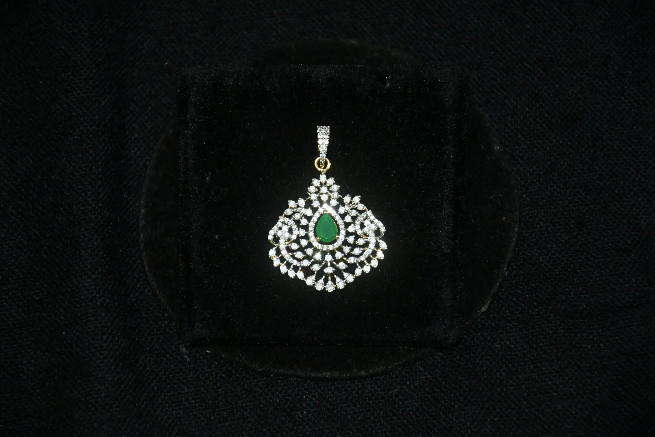 Small diamond pendant with earrings in green NFP14G - Image 2