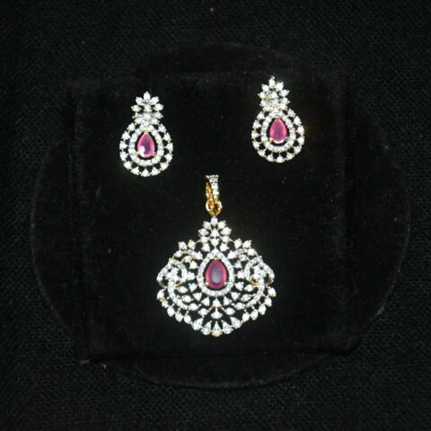 Small diamond pendant with earrings in pink NFP14P