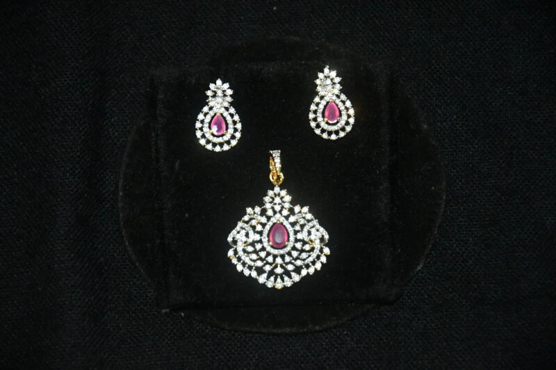 Small diamond pendant with earrings in pink NFP14P