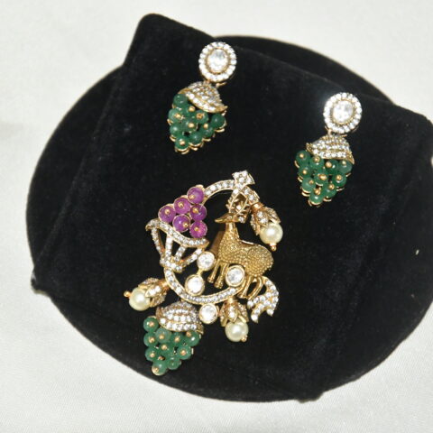 Victorian deer pendant with earrings NFP22