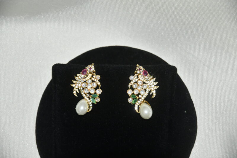 Gold parrot pendant with earrings NFP23 - Image 3