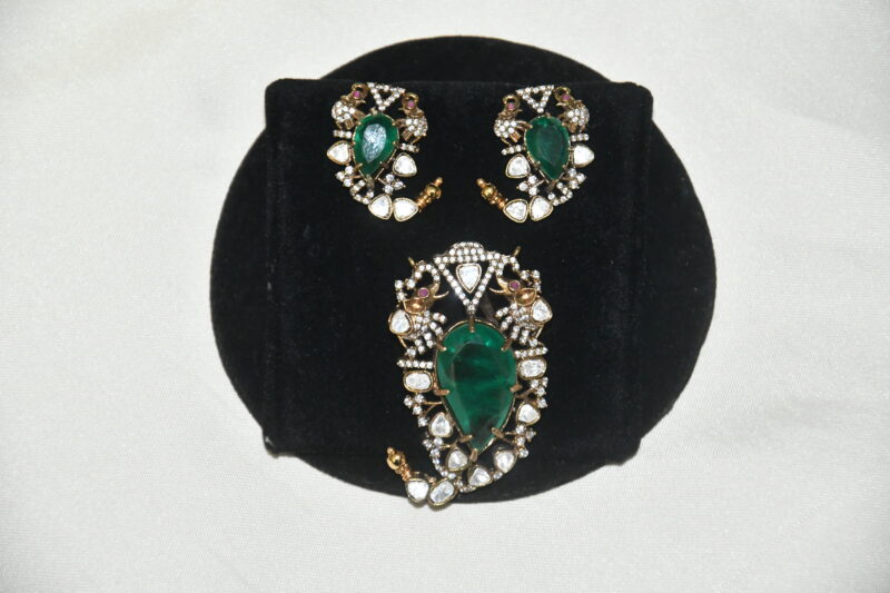 Victorian green pendant with earrings NFP30