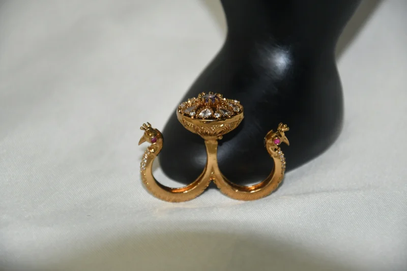 Peacock Double Finger Ring in Violet NFR02V - Image 2