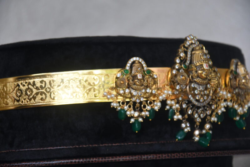 Plain gold waistbelt with Victorian balaji pendant NFW21 - Image 3