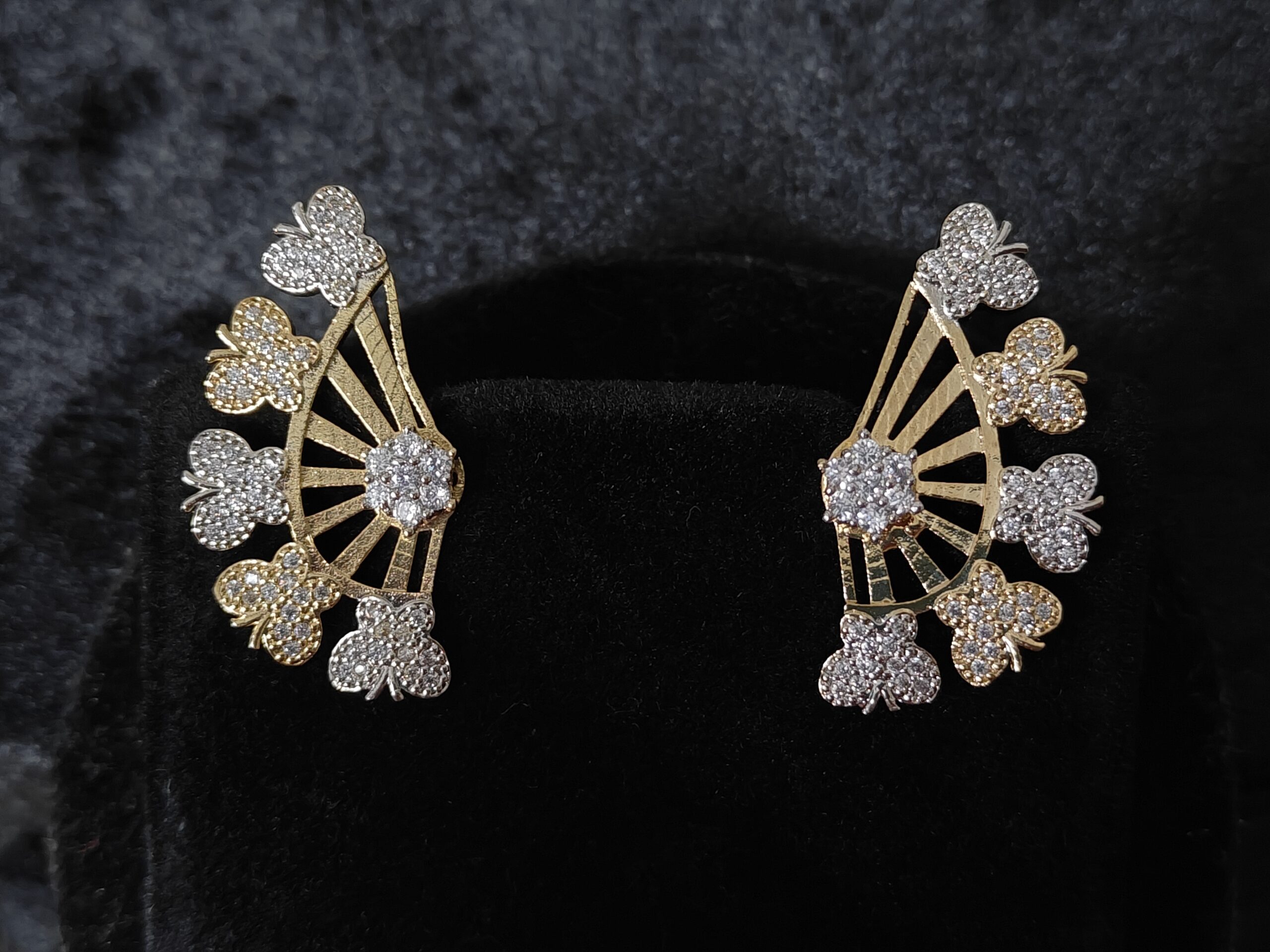 Diamond White&Gold Butterfly earcuff NFE38W