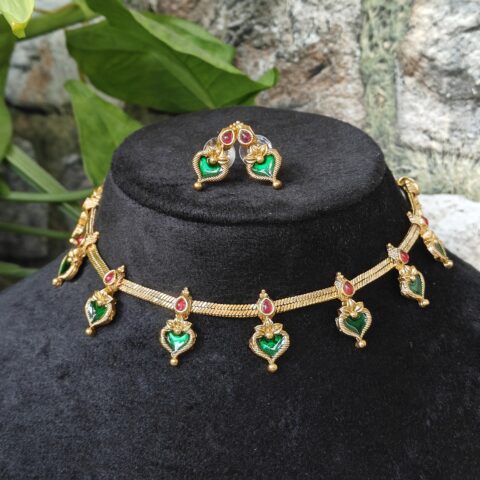 Gold look necklace in green enamel NFN206G