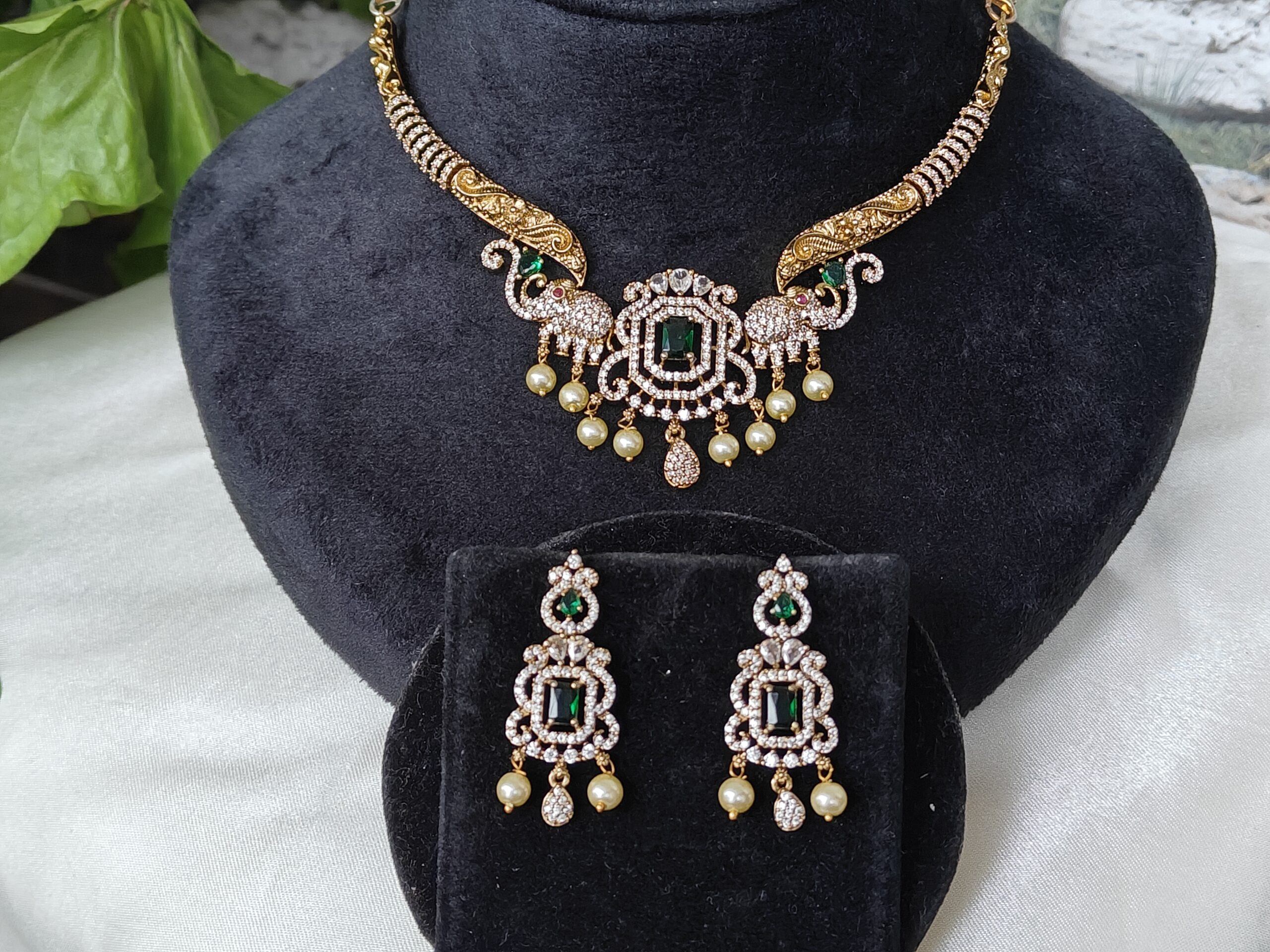 Antique cz elephant kante in green NFN207G
